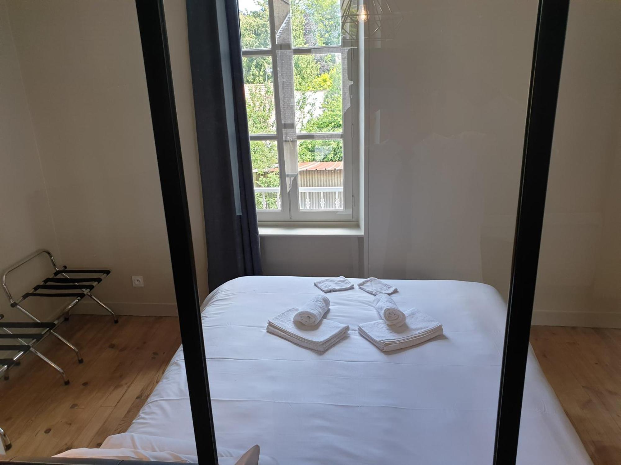 Au Loup Historic Apartments Bayeux Room photo